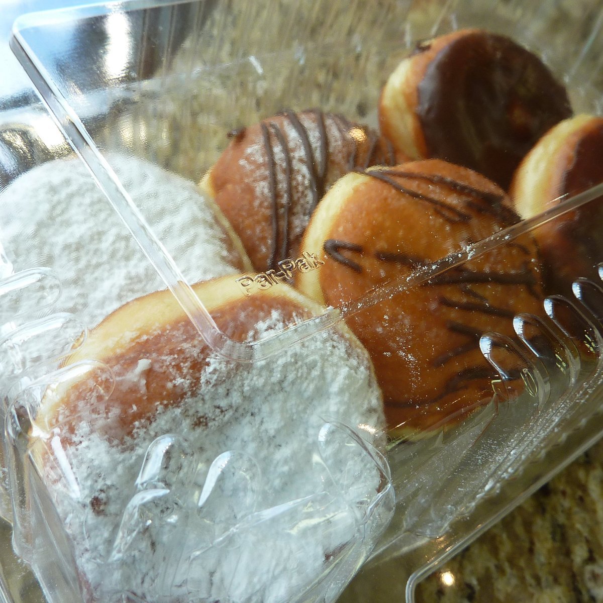 Beignes et sufganiyot chez Cheskie